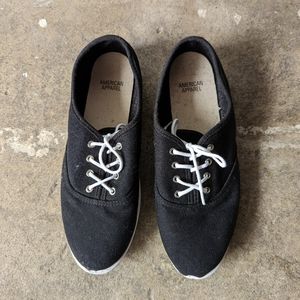 American Apparel black canvas unisex shoes M7, W9